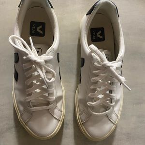 Veja Esplar great condition and clean!